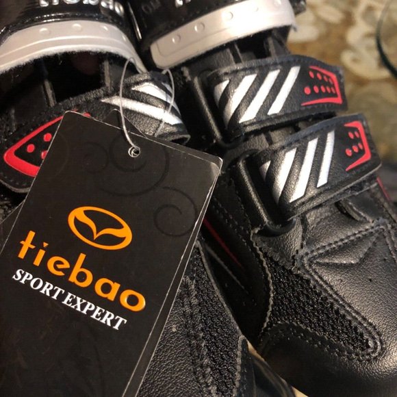 NEW Mens Black w/red accents Tiebao Cycling Shoes Size 9 - Picture 2 of 4